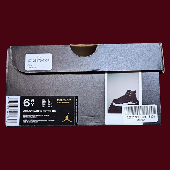 🚻6.5Y US—Air Jordan 12 Retro BG 2017 [BORDEAUX/SAIL–METALLIC SILVER] 153265–617 - Picture 9 of 11